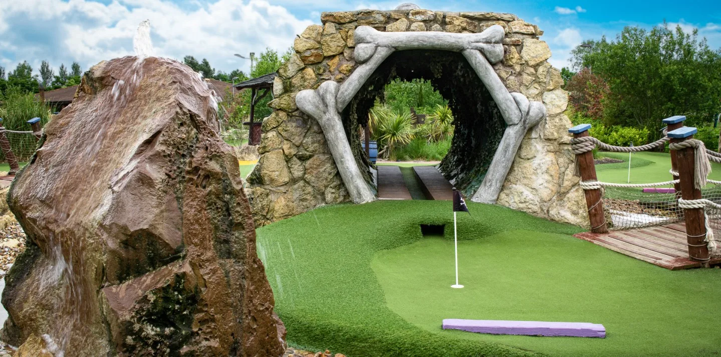 outdoor crazy golf in milton keynes with tunnel